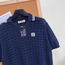 🆕MiuMiu 26春夏新款Polo镂空针织短袖✨甄选50%和纸+39%天丝+11%人造丝黄金混纺面料自 🆕MiuMiu 26春夏新款Polo镂空针织短袖✨甄选50%和纸+39%天丝+11%人造丝黄金混纺面料自