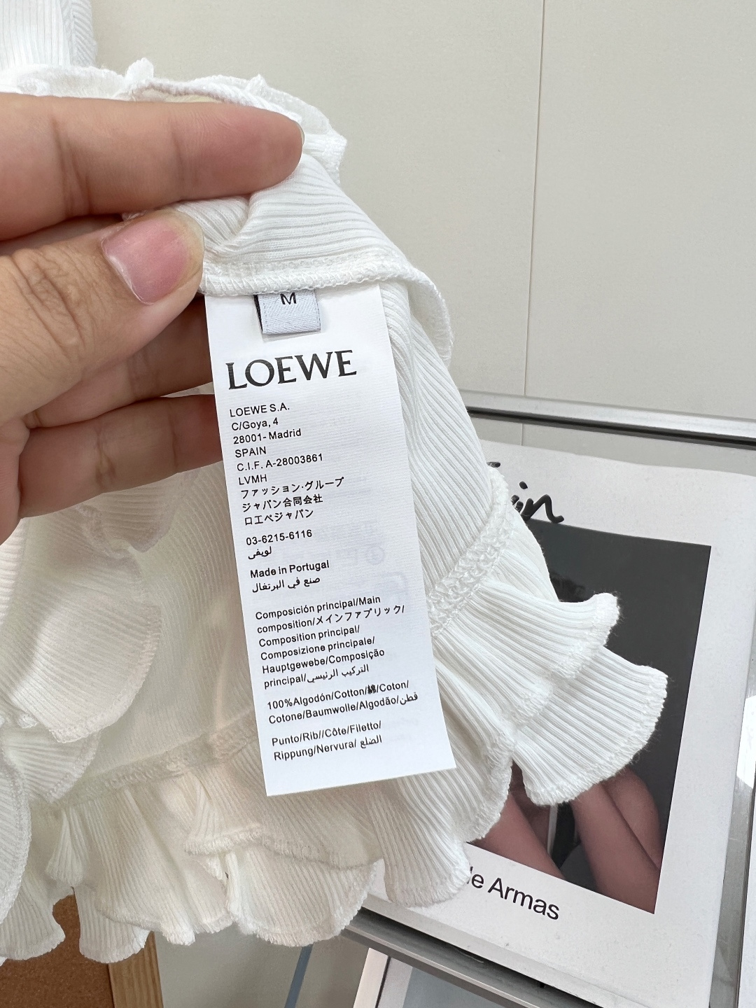🆕LOEWE Paula’s Ibiza 系列木耳边无袖背心🤍 甄选棉+氨纶高弹混纺面料,竖向坑条肌理软 🆕LOEWE Paula’s Ibiza 系列木耳边无袖背心🤍 甄选棉+氨纶高弹混纺面料,竖向坑条肌理软