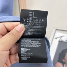 🆕Prada 26新款复古撞色圆领短袖T恤✨高定软糯竖坑条纯棉面料,弹力细腻贴身,春夏透气不闷汗垂顺有型 🆕Prada 26新款复古撞色圆领短袖T恤✨高定软糯竖坑条纯棉面料,弹力细腻贴身,春夏透气不闷汗垂顺有型