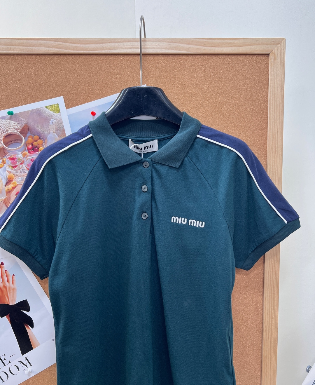 🆕MiuMiu 26SS春夏墨绿色复古运动休闲套装💚甄选高弹速干透气面料,清爽垂顺不闷汗,春夏上身轻盈舒 🆕MiuMiu 26SS春夏墨绿色复古运动休闲套装💚甄选高弹速干透气面料,清爽垂顺不闷汗,春夏上身轻盈舒