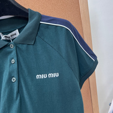 🆕MiuMiu 26SS春夏墨绿色复古运动休闲套装💚甄选高弹速干透气面料,清爽垂顺不闷汗,春夏上身轻盈舒 🆕MiuMiu 26SS春夏墨绿色复古运动休闲套装💚甄选高弹速干透气面料,清爽垂顺不闷汗,春夏上身轻盈舒