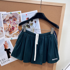 🆕MiuMiu 26SS春夏墨绿色复古运动休闲套装💚甄选高弹速干透气面料,清爽垂顺不闷汗,春夏上身轻盈舒 🆕MiuMiu 26SS春夏墨绿色复古运动休闲套装💚甄选高弹速干透气面料,清爽垂顺不闷汗,春夏上身轻盈舒