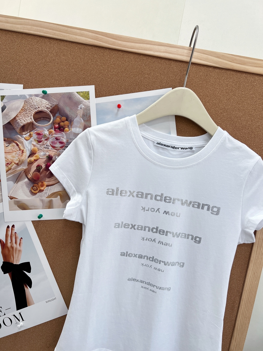 🆕ALEXANDERWANG 大王字母烫钻修身短袖T恤胸前四排字母烫钻,blingbling自带星光滤镜 🆕ALEXANDERWANG 大王字母烫钻修身短袖T恤胸前四排字母烫钻,blingbling自带星光滤镜
