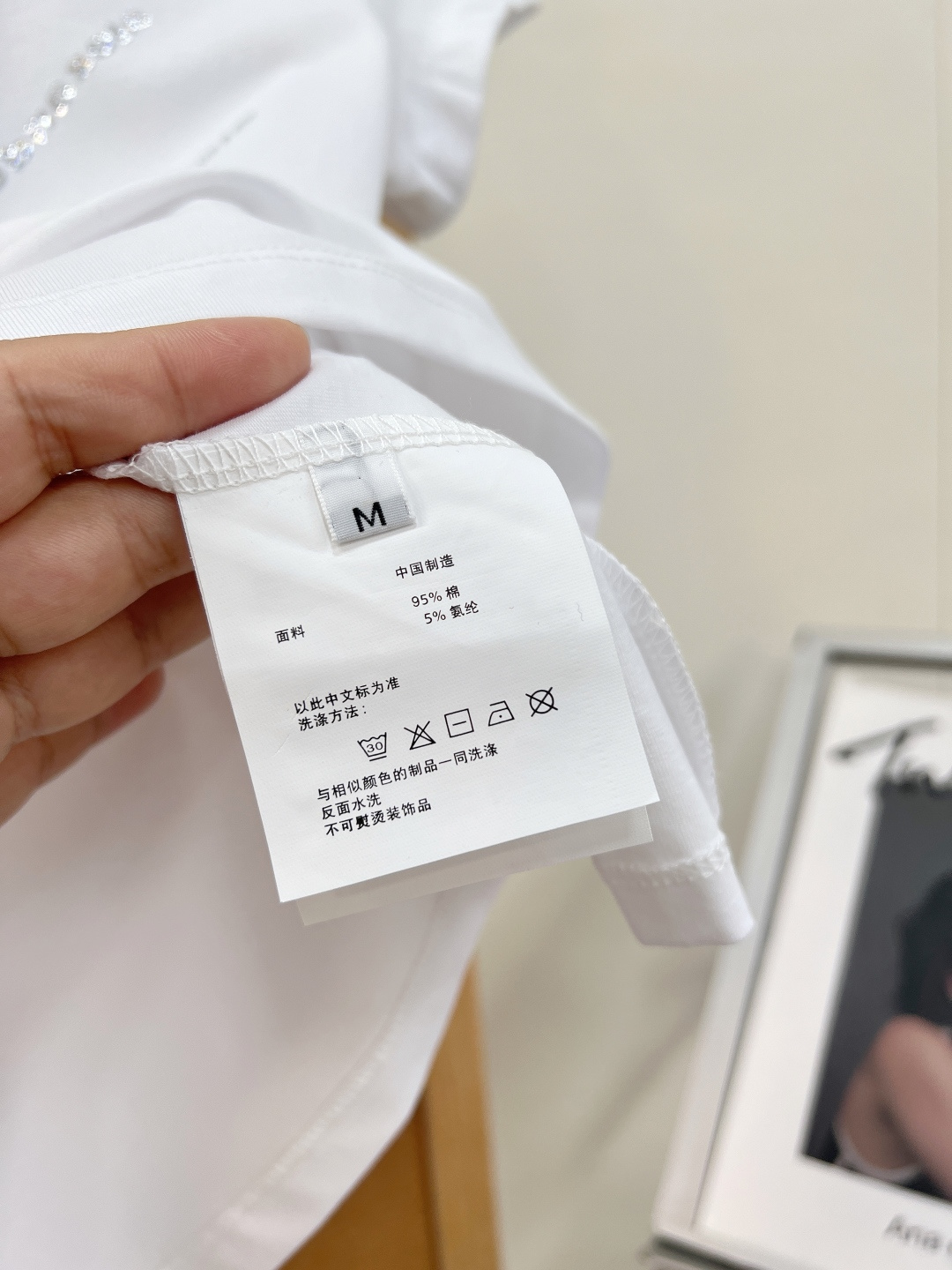 🆕ALEXANDERWANG 大王太阳花字母烫钻短袖T恤黑白两色都长在了心巴上!高弹棉面料软乎乎的,贴身 🆕ALEXANDERWANG 大王太阳花字母烫钻短袖T恤黑白两色都长在了心巴上!高弹棉面料软乎乎的,贴身