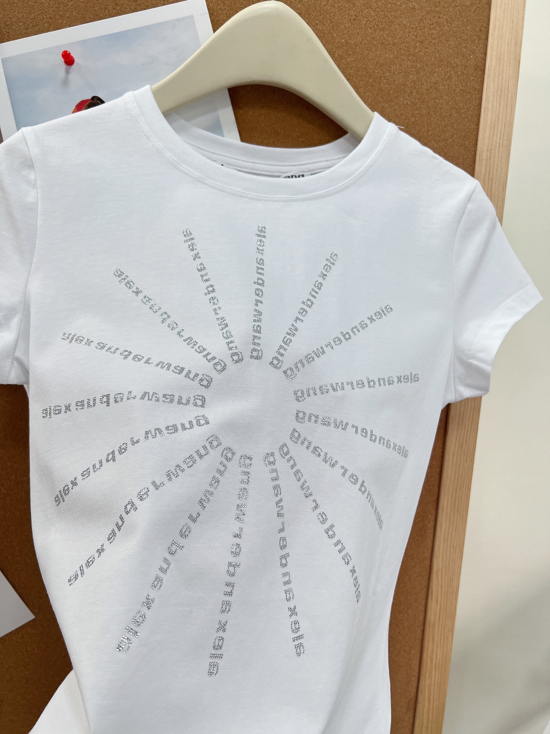 🆕ALEXANDERWANG 大王太阳花字母烫钻短袖T恤黑白两色都长在了心巴上!高弹棉面料软乎乎的,贴身 🆕ALEXANDERWANG 大王太阳花字母烫钻短袖T恤黑白两色都长在了心巴上!高弹棉面料软乎乎的,贴身