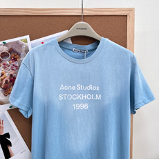 🆕 ACNE STUDIO 做旧正肩修身短袖T恤复古基调 + 品牌基因印花呈现出明显做旧感,字体边缘不规 🆕 ACNE STUDIO 做旧正肩修身短袖T恤复古基调 + 品牌基因印花呈现出明显做旧感,字体边缘不规