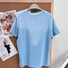 🆕 ACNE STUDIO 做旧正肩修身短袖T恤复古基调 + 品牌基因印花呈现出明显做旧感,字体边缘不规 🆕 ACNE STUDIO 做旧正肩修身短袖T恤复古基调 + 品牌基因印花呈现出明显做旧感,字体边缘不规
