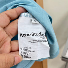 🆕 ACNE STUDIO 做旧正肩修身短袖T恤复古基调 + 品牌基因印花呈现出明显做旧感,字体边缘不规 🆕 ACNE STUDIO 做旧正肩修身短袖T恤复古基调 + 品牌基因印花呈现出明显做旧感,字体边缘不规
