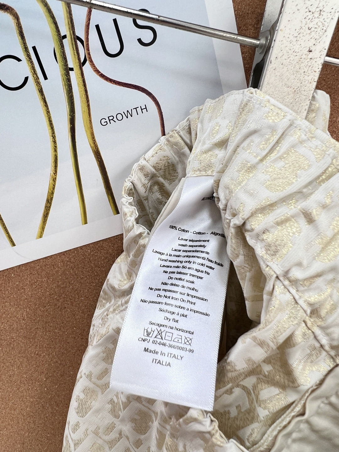 🆕 DIOR 老花白金提花面料裤裙，优雅锋芒，步履生辉*以 Dior经典提花 雕琢现代女性衣橱，白金系列