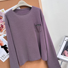 ✨𝐌𝐢𝐮𝐌𝐢𝐮 26SS 粉棕千鸟格徽标长袖T恤,高定复刻版。💜 粉棕红调千鸟格肌理独家定制的粉棕红拼色 ✨𝐌𝐢𝐮𝐌𝐢𝐮 26SS 粉棕千鸟格徽标长袖T恤,高定复刻版。💜 粉棕红调千鸟格肌理独家定制的粉棕红拼色