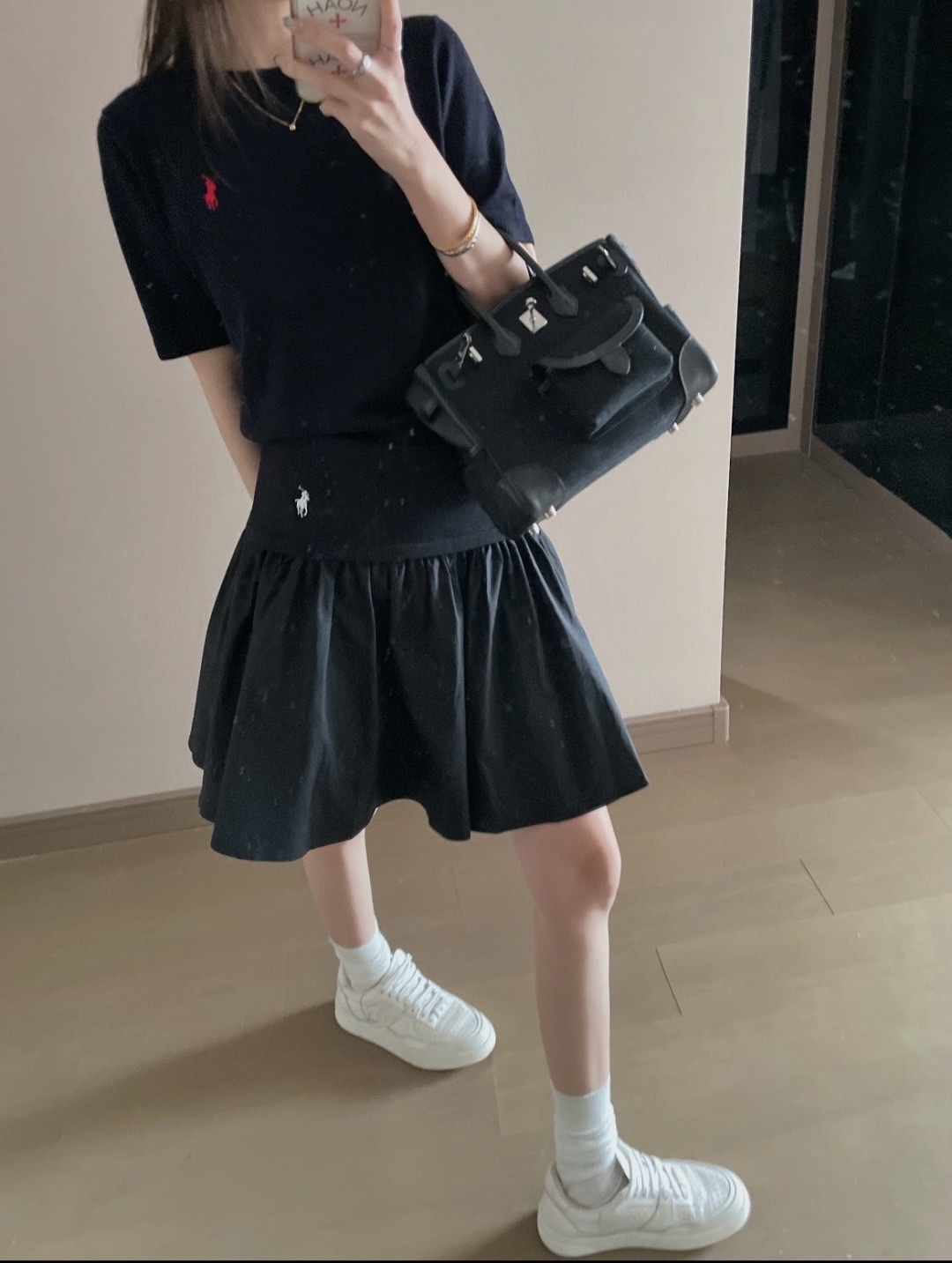 NO:839881,The classic black tone comes with a slimming buff, paired with white pony embroidery, which is simple yet recognizable.19860909经典黑调自带显瘦buff,搭配白色小马刺绣,简约中带着辨识度,,,Women's clothing