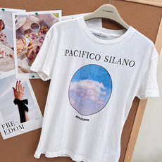 🆕Acne Studios✖️Pacifico Silano联名款蓝天白云印花修身短袖T恤白色底色上,椭 🆕Acne Studios✖️Pacifico Silano联名款蓝天白云印花修身短袖T恤白色底色上,椭
