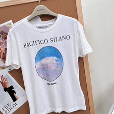 🆕Acne Studios✖️Pacifico Silano联名款蓝天白云印花修身短袖T恤白色底色上,椭 🆕Acne Studios✖️Pacifico Silano联名款蓝天白云印花修身短袖T恤白色底色上,椭