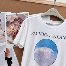 🆕Acne Studios✖️Pacifico Silano联名款蓝天白云印花修身短袖T恤白色底色上,椭 🆕Acne Studios✖️Pacifico Silano联名款蓝天白云印花修身短袖T恤白色底色上,椭