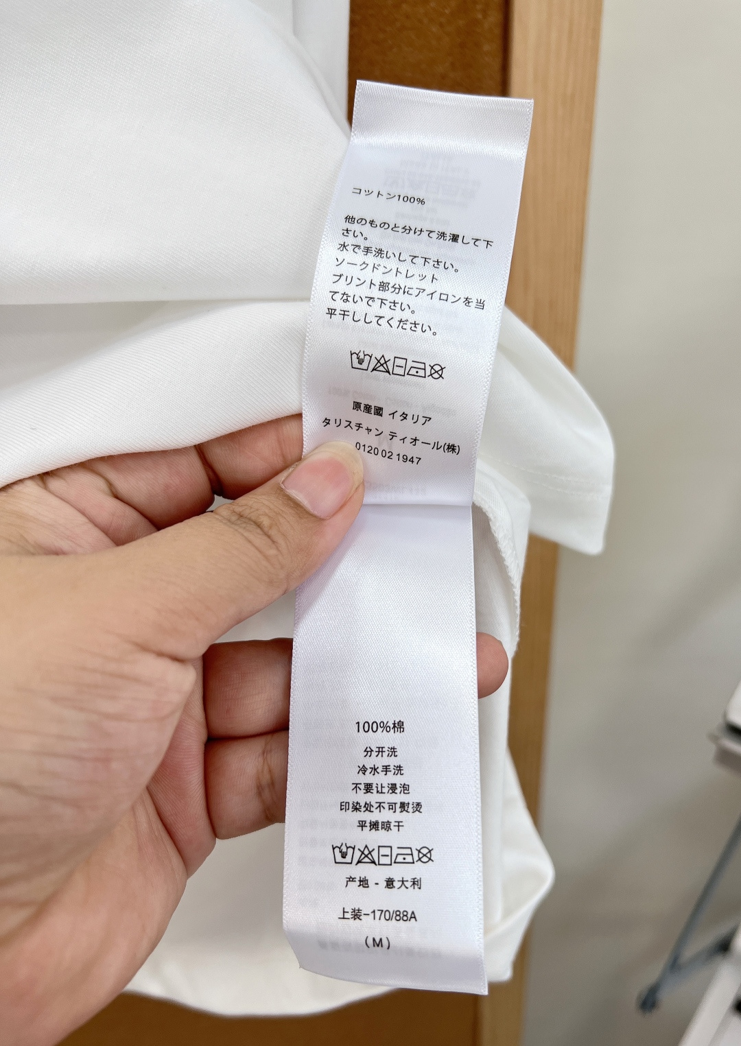 🆕DIOR 限定五角星⭐️做旧字母印花短袖T恤,迪奥🏠的衣服 不仅仅是优雅 每次出品都是为女性量身定制 🆕DIOR 限定五角星⭐️做旧字母印花短袖T恤,迪奥🏠的衣服 不仅仅是优雅 每次出品都是为女性量身定制