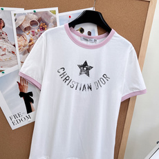 🆕DIOR 限定五角星⭐️做旧字母印花短袖T恤,迪奥🏠的衣服 不仅仅是优雅 每次出品都是为女性量身定制 🆕DIOR 限定五角星⭐️做旧字母印花短袖T恤,迪奥🏠的衣服 不仅仅是优雅 每次出品都是为女性量身定制