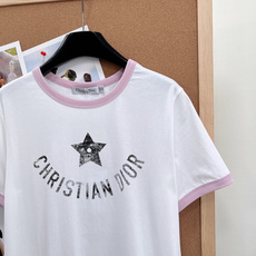🆕DIOR 限定五角星⭐️做旧字母印花短袖T恤,迪奥🏠的衣服 不仅仅是优雅 每次出品都是为女性量身定制 🆕DIOR 限定五角星⭐️做旧字母印花短袖T恤,迪奥🏠的衣服 不仅仅是优雅 每次出品都是为女性量身定制