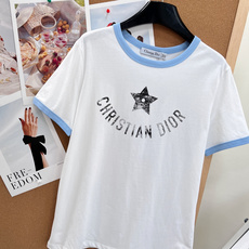 🆕DIOR 限定五角星⭐️做旧字母印花短袖T恤,迪奥🏠的衣服 不仅仅是优雅 每次出品都是为女性量身定制 🆕DIOR 限定五角星⭐️做旧字母印花短袖T恤,迪奥🏠的衣服 不仅仅是优雅 每次出品都是为女性量身定制