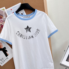 🆕DIOR 限定五角星⭐️做旧字母印花短袖T恤,迪奥🏠的衣服 不仅仅是优雅 每次出品都是为女性量身定制 🆕DIOR 限定五角星⭐️做旧字母印花短袖T恤,迪奥🏠的衣服 不仅仅是优雅 每次出品都是为女性量身定制