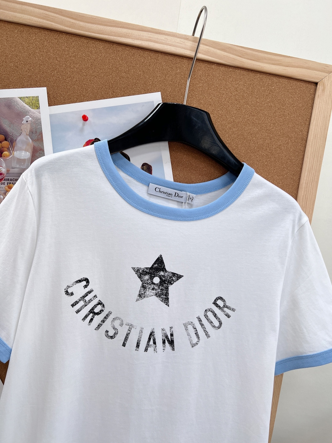 🆕DIOR 限定五角星⭐️做旧字母印花短袖T恤,迪奥🏠的衣服 不仅仅是优雅 每次出品都是为女性量身定制 🆕DIOR 限定五角星⭐️做旧字母印花短袖T恤,迪奥🏠的衣服 不仅仅是优雅 每次出品都是为女性量身定制