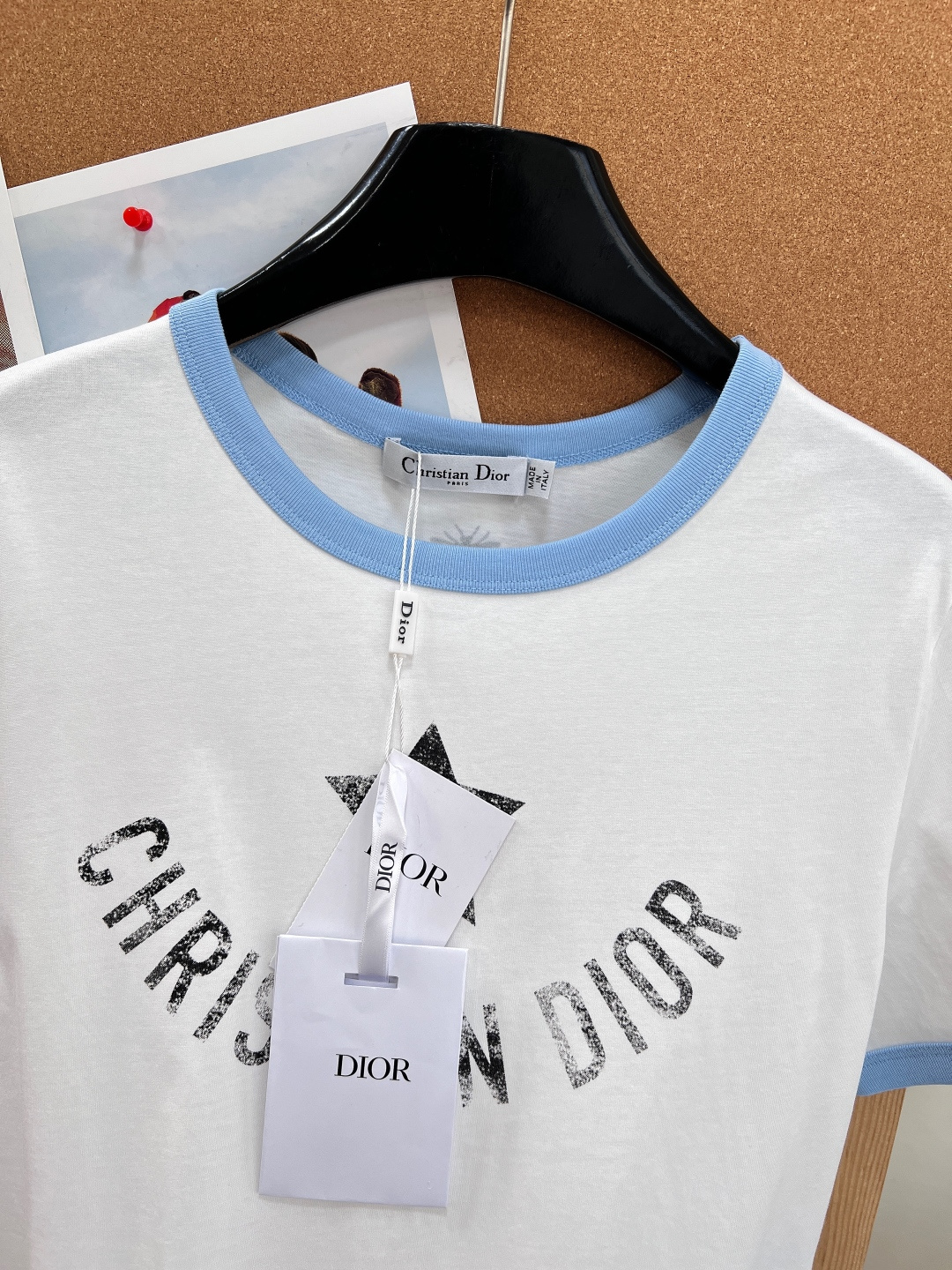 🆕DIOR 限定五角星⭐️做旧字母印花短袖T恤,迪奥🏠的衣服 不仅仅是优雅 每次出品都是为女性量身定制 🆕DIOR 限定五角星⭐️做旧字母印花短袖T恤,迪奥🏠的衣服 不仅仅是优雅 每次出品都是为女性量身定制