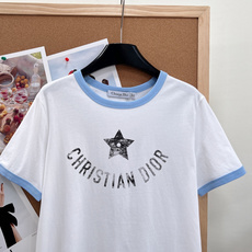 🆕DIOR 限定五角星⭐️做旧字母印花短袖T恤,迪奥🏠的衣服 不仅仅是优雅 每次出品都是为女性量身定制 🆕DIOR 限定五角星⭐️做旧字母印花短袖T恤,迪奥🏠的衣服 不仅仅是优雅 每次出品都是为女性量身定制