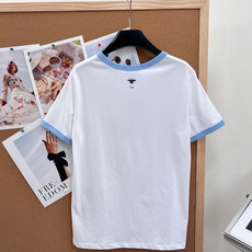 🆕DIOR 限定五角星⭐️做旧字母印花短袖T恤,迪奥🏠的衣服 不仅仅是优雅 每次出品都是为女性量身定制 🆕DIOR 限定五角星⭐️做旧字母印花短袖T恤,迪奥🏠的衣服 不仅仅是优雅 每次出品都是为女性量身定制