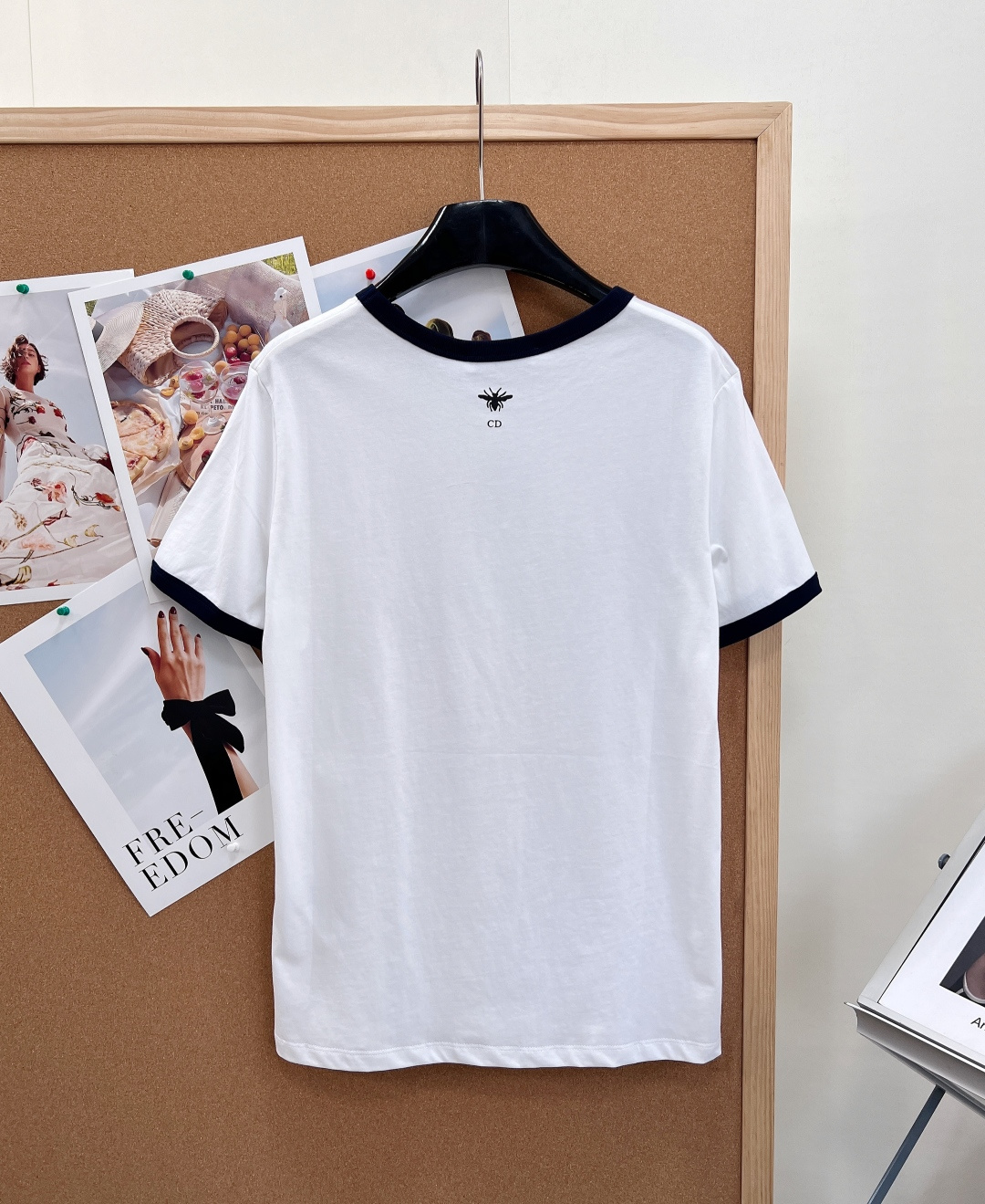 🆕DIOR 限定五角星⭐️做旧字母印花短袖T恤,迪奥🏠的衣服 不仅仅是优雅 每次出品都是为女性量身定制 🆕DIOR 限定五角星⭐️做旧字母印花短袖T恤,迪奥🏠的衣服 不仅仅是优雅 每次出品都是为女性量身定制