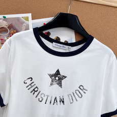 🆕DIOR 限定五角星⭐️做旧字母印花短袖T恤,迪奥🏠的衣服 不仅仅是优雅 每次出品都是为女性量身定制 🆕DIOR 限定五角星⭐️做旧字母印花短袖T恤,迪奥🏠的衣服 不仅仅是优雅 每次出品都是为女性量身定制