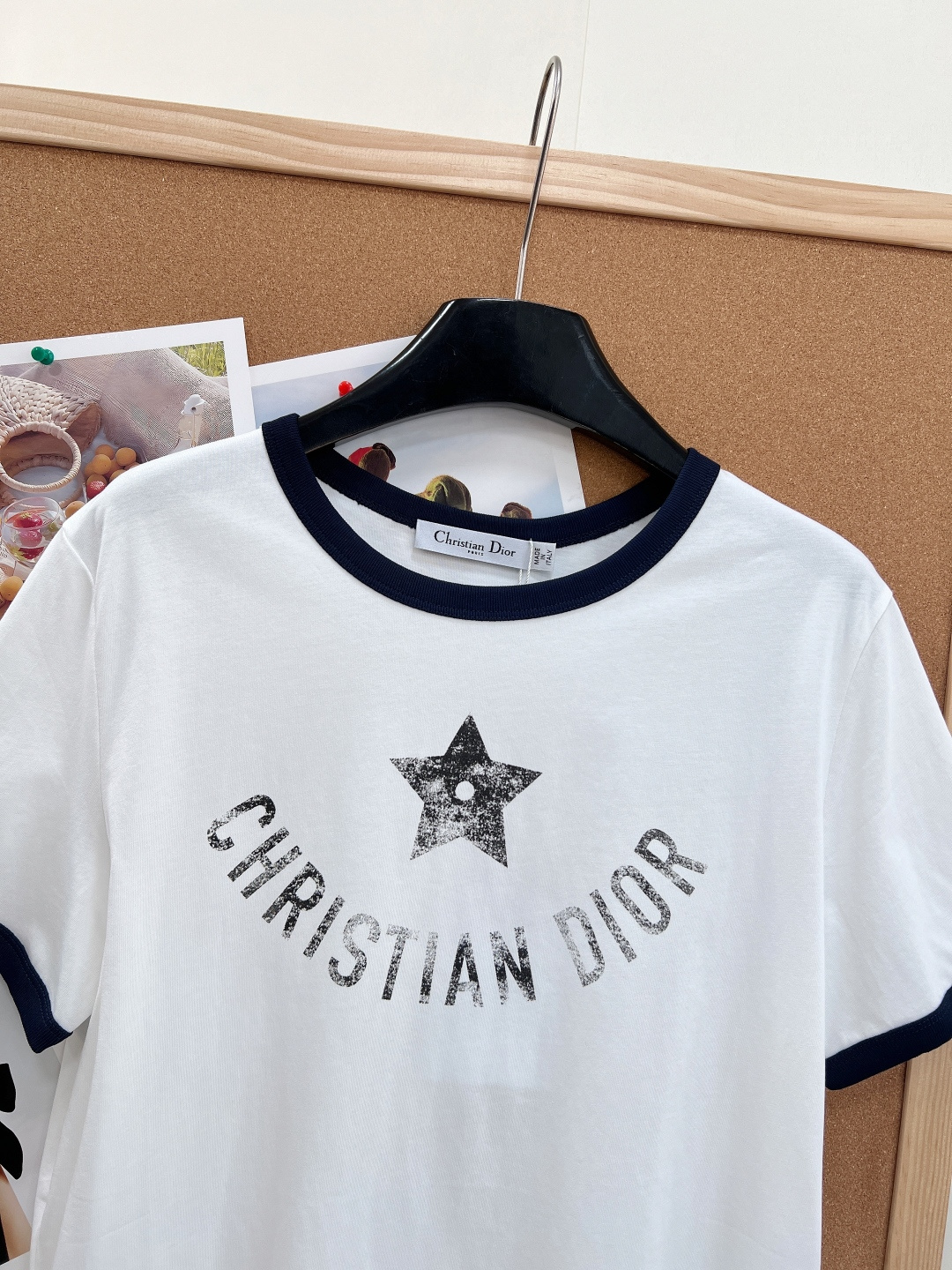 🆕DIOR 限定五角星⭐️做旧字母印花短袖T恤,迪奥🏠的衣服 不仅仅是优雅 每次出品都是为女性量身定制 🆕DIOR 限定五角星⭐️做旧字母印花短袖T恤,迪奥🏠的衣服 不仅仅是优雅 每次出品都是为女性量身定制