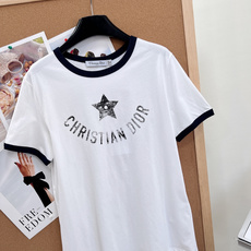 🆕DIOR 限定五角星⭐️做旧字母印花短袖T恤,迪奥🏠的衣服 不仅仅是优雅 每次出品都是为女性量身定制 🆕DIOR 限定五角星⭐️做旧字母印花短袖T恤,迪奥🏠的衣服 不仅仅是优雅 每次出品都是为女性量身定制