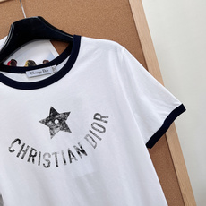 🆕DIOR 限定五角星⭐️做旧字母印花短袖T恤,迪奥🏠的衣服 不仅仅是优雅 每次出品都是为女性量身定制 🆕DIOR 限定五角星⭐️做旧字母印花短袖T恤,迪奥🏠的衣服 不仅仅是优雅 每次出品都是为女性量身定制