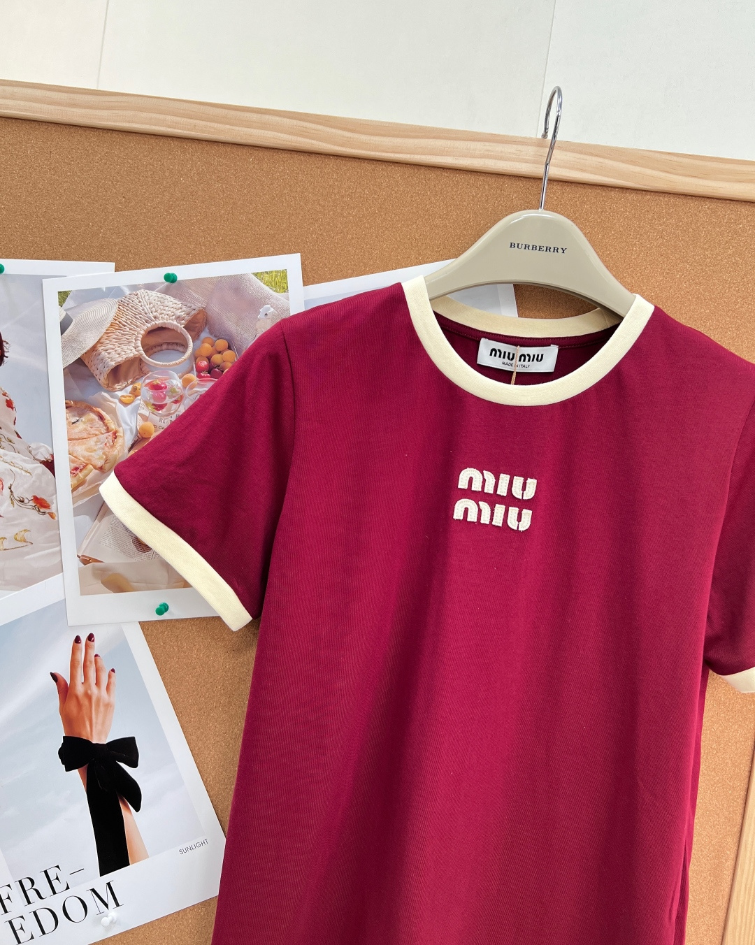 🆕 MIU MIU 撞色立体贴布绣复古红短袖T恤经典中的经典 简约高辨识度 复古时髦又百搭 撞色很好看 