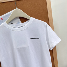 🆕alexander wang26春夏大王超多明星同款字母刺绣正肩短袖T恤▪️小版型长度和宽度都刚刚好, 🆕alexander wang26春夏大王超多明星同款字母刺绣正肩短袖T恤▪️小版型长度和宽度都刚刚好,