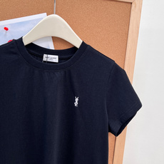 🆕YSL26SS新款极简小标刺绣正肩短袖T恤✨高级感拉满的日常刚需款,极简党闭眼入!精致小巧的YSL字母 🆕YSL26SS新款极简小标刺绣正肩短袖T恤✨高级感拉满的日常刚需款,极简党闭眼入!精致小巧的YSL字母