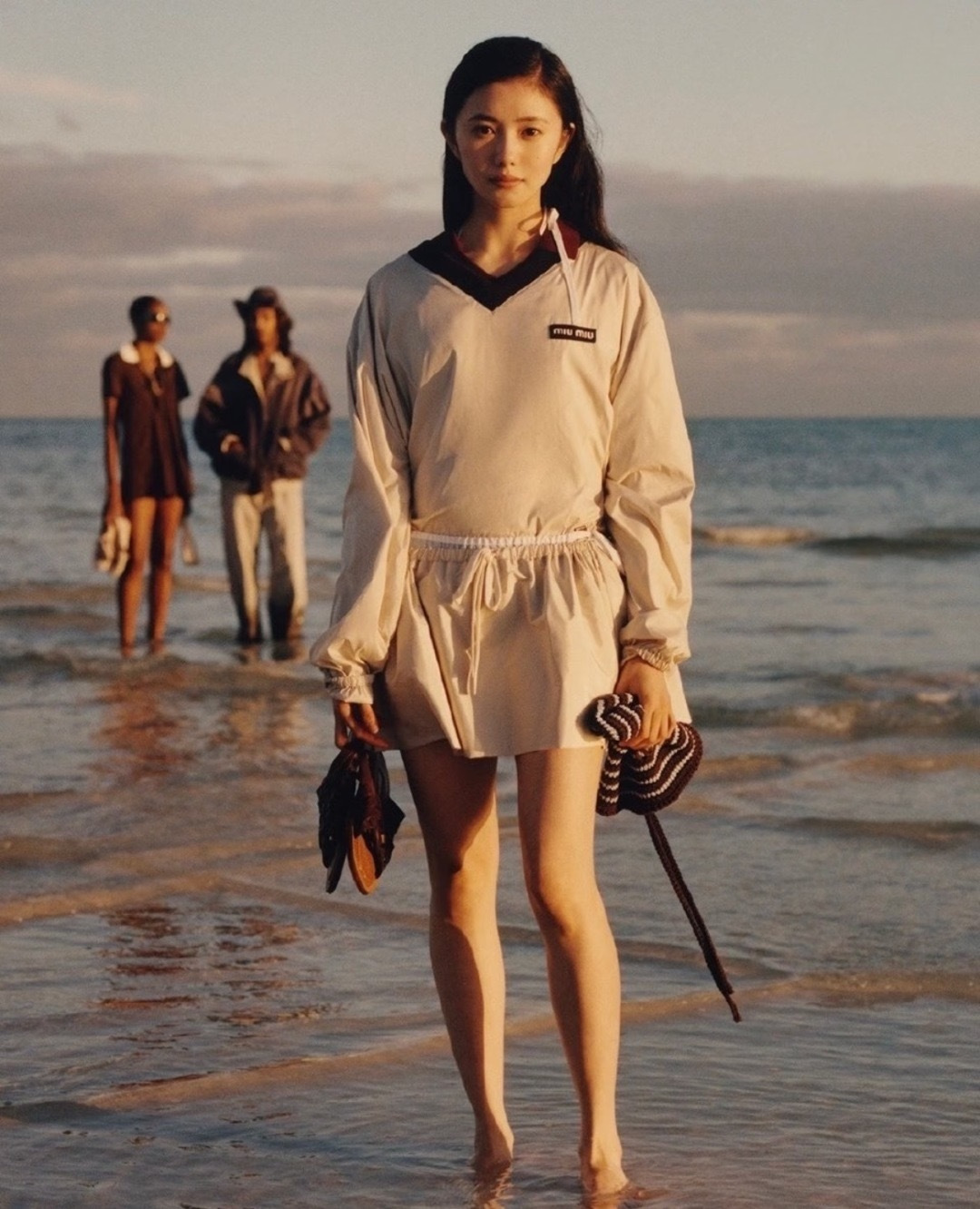 NO:842154,It can be salty or sweet, milky and expensive, the classic miumiu sweet and cool tonality,,miumiu,19860909可盐可甜,又奶又贵的经典miumiu甜酷调性,,miumiu,,Women's clothing
