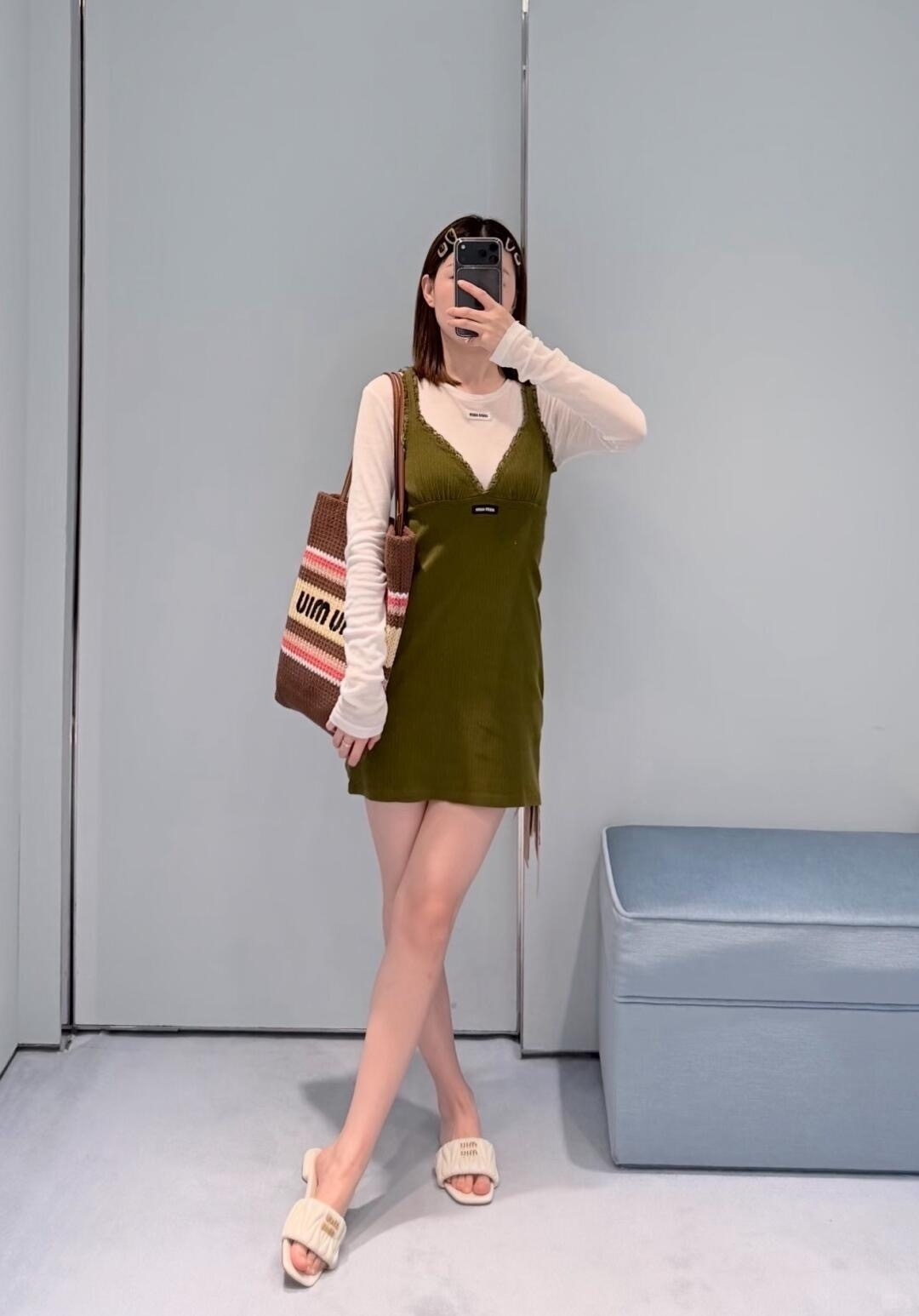 NO:842164,Wear spring on your body, olive green comes with advanced filters, gentle and powerful,19860909把春天穿在身上,橄榄绿自带高级滤镜,温柔又有力量,,,Women's clothing