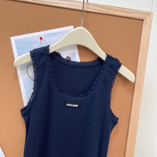 🆕MiuMiu 26春夏新款咖啡色蕾丝花边针织背心🤎美拉德氛围感封神单品,温柔又显贵气精选高弹竖坑条针织 🆕MiuMiu 26春夏新款咖啡色蕾丝花边针织背心🤎美拉德氛围感封神单品,温柔又显贵气精选高弹竖坑条针织