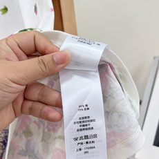 🆕Dior新款花园系列繁花印花短袖T恤🌷把春日浪漫穿在身上,温柔氛围感直接拉满Dior本季仙气爆款花园系 🆕Dior新款花园系列繁花印花短袖T恤🌷把春日浪漫穿在身上,温柔氛围感直接拉满Dior本季仙气爆款花园系