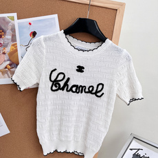🆕CHANEL新款小香立体字母刺绣圆领短袖|经典永不过时的优雅单品,- 胸前手写体“Chanel”字母采 🆕CHANEL新款小香立体字母刺绣圆领短袖|经典永不过时的优雅单品,- 胸前手写体“Chanel”字母采