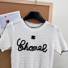 🆕CHANEL新款小香立体字母刺绣圆领短袖|经典永不过时的优雅单品,- 胸前手写体“Chanel”字母采 🆕CHANEL新款小香立体字母刺绣圆领短袖|经典永不过时的优雅单品,- 胸前手写体“Chanel”字母采