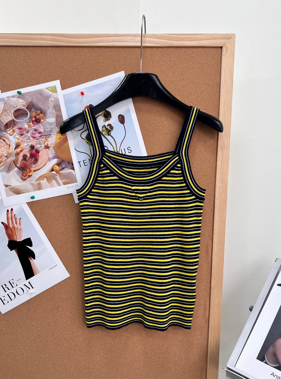 NO:844388,Prada's contrasting striped knitted vest is a summer soul item with retro sports style. It is made of high-elastic vertical pit knitted yarn, which has a full texture, has a visual slimming effect, and can softly modify the waist and abdomen lines. The fabric is breathable and not sweaty, full of elasticity but not restrictive, and fits the body shape without any sense of restraint. It is suitable for daily wear and sports wear, and can also be used by sensitive skin. -  The black and blue striped model has a navy background with light blue pinstripes. It has a low-key and refreshing texture. It does not matter skin color or age. It can be easily worn with a cool and high-end feel. It is suitable for all kinds of dark bottoms. - The yellow and black striped model has a bright yellow background with black pinstripes. It is energetic and eye-catching. It has a retro American atmosphere. It is super energetic when worn in summer and can easily become the highlight of the style.  The stripe spacing accurately reproduces the proportions of the original version, and the contrasting lines are neat and clean. It comes with a retro filter, making it easy to capture Prada's iconic academic style and sporty feel. - The shoulder straps are designed with double contrasting stripes of the same color, which is different from ordinary basic models. The details are full of exquisiteness, which can not only modify the shoulder line, but also increase the layering of the style. It will not be monotonous when paired with an off-the-shoulder dress. The U-shaped neckline fits the neck line, modifies the collarbone, and exposes the swan neck, which is sexy but not exposed.  - The short cut is fitted and slightly slim, just stuck in the thinnest position of the waist and abdomen, optimizing the proportions of the body and creating a '37-point' golden figure. It does not matter your height, small people will look taller when worn, and tall people will wear it neatly. Paired with high-waisted pants/skirts, it will make your legs look longer in seconds. It is a versatile item that can be worn layered or alone in summer. - The navy blue striped model is low-key and cool, versatile, suitable for various styles, and is an 'evergreen style' in the wardrobe. -  The bright yellow and black striped style is eye-catching and has its own summer energy. It is suitable for sisters who want to create a dazzling look and take the sweet and cool route. This vest perfectly combines Prada’s retro sports genes and daily practicality. It is refreshing when worn alone and versatile when layered. It is an indispensable and versatile item in the summer wardrobe~complete with three standards and two colors!  Size sml,,prada,skirts,gold,19860909Prada撞色条纹针织背心,复古运动风的夏日灵魂单品 采用高弹竖坑条针织纱线,肌理感拉满,自带视觉显瘦效果,能柔和修饰腰腹线条.面料透气不闷汗,弹力十足不勒身,贴合身形却无束缚感,日常穿、运动穿都适配,敏感肌也能放心贴肤. - 黑蓝条纹款藏青底色搭配浅蓝细条纹,低调中带着清爽质感,不挑肤色不挑年龄,轻松穿出清冷高级感,适配各种深色下装. - 黄黑条纹款亮黄底色搭配黑细条纹,元气又吸睛,自带复古美式氛围,夏日穿超显活力,轻松成为造型亮点. 条纹间距精准复刻原版比例,撞色线条利落干净,自带复古滤镜,轻松拿捏Prada标志性的学院风与运动感. -肩带采用同色系撞色双条设计,区别于普通基础款,细节处尽显精致感,既能修饰肩线,又能增加造型层次,搭配露肩装也不会单调.U型领口贴合颈部线条,修饰锁骨,露出天鹅颈,性感又不暴露. -合身微修身的短款剪裁,刚好卡在腰腹最细的位置,优化身材比例,打造“三七分”黄金身材.不挑身高,小个子穿显高,高个子穿利落,搭配高腰裤/裙秒变大长腿,是夏日叠穿、单穿都出彩的万能单品. - 藏青蓝条纹款低调清冷,百搭不出错,适配各种风格,是衣柜里的“常青款”. - 亮黄黑条纹款元气吸睛,自带夏日活力,适合想打造亮眼造型、走甜酷路线的姐妹. 这款背心完美融合了Prada的复古运动基因与日常实用性,单穿清爽,叠穿百搭,是夏日衣柜里不可或缺的万能单品~三标齐全,两色出！ 尺码sml,,prada,skirts,gold,,Women's clothing