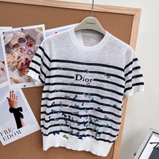🆕DIOR新款蝴蝶结条纹亚麻针织短袖,法式夏日松弛感,工艺从条纹间距到刺绣细节都精准还原,完美复刻Dio 🆕DIOR新款蝴蝶结条纹亚麻针织短袖,法式夏日松弛感,工艺从条纹间距到刺绣细节都精准还原,完美复刻Dio