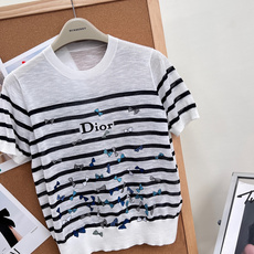 🆕DIOR新款蝴蝶结条纹亚麻针织短袖,法式夏日松弛感,工艺从条纹间距到刺绣细节都精准还原,完美复刻Dio 🆕DIOR新款蝴蝶结条纹亚麻针织短袖,法式夏日松弛感,工艺从条纹间距到刺绣细节都精准还原,完美复刻Dio