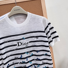 🆕DIOR新款蝴蝶结条纹亚麻针织短袖,法式夏日松弛感,工艺从条纹间距到刺绣细节都精准还原,完美复刻Dio 🆕DIOR新款蝴蝶结条纹亚麻针织短袖,法式夏日松弛感,工艺从条纹间距到刺绣细节都精准还原,完美复刻Dio