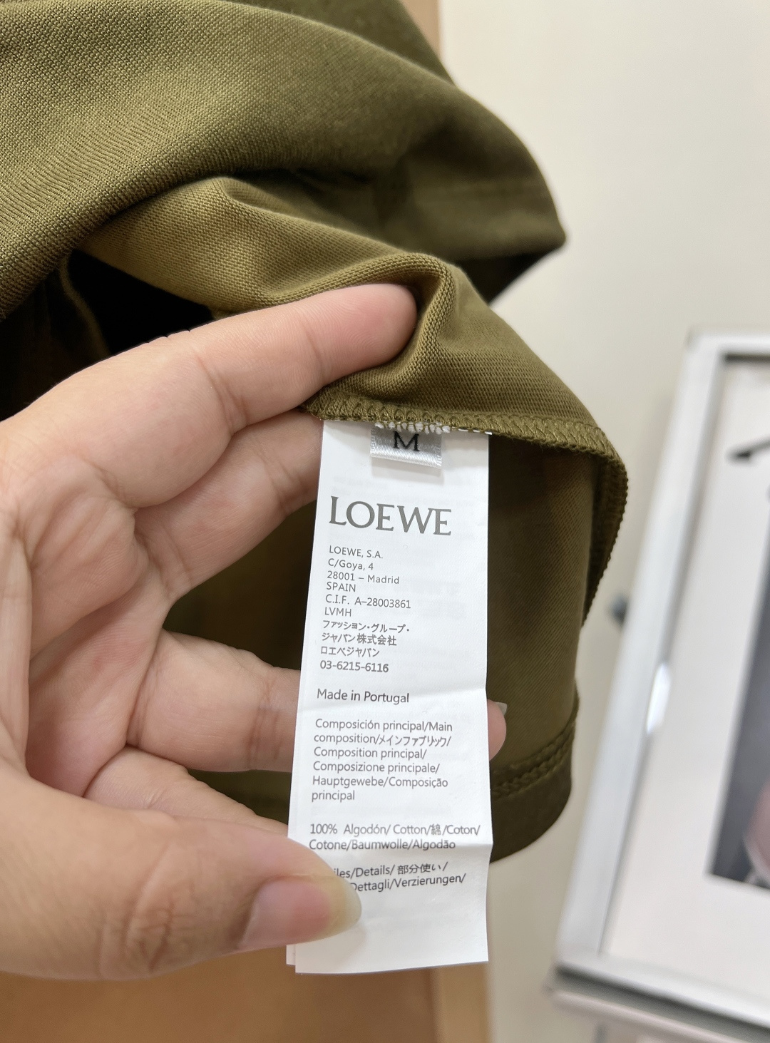 🆕LOEWE 双色拼接logo短袖T恤绿棕色+粉色撞色设计，灰色圆领超有层次感! 卡其绿	2026流行关