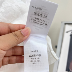 🆕 DIOR 提花暗纹老花logo针织衫短袖这个针织短袖深深的俘获了我的心!超正的版型,显肤白的好手,经 🆕 DIOR 提花暗纹老花logo针织衫短袖这个针织短袖深深的俘获了我的心!超正的版型,显肤白的好手,经