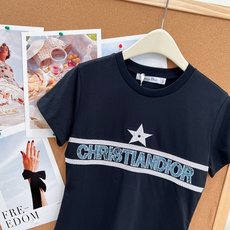 🆕DIOR新款重工珠片绣字母五角星短袖,把轻奢精致感融入日常基础T恤,低调显贵,轻松拿捏都市高级氛围感✨ 🆕DIOR新款重工珠片绣字母五角星短袖,把轻奢精致感融入日常基础T恤,低调显贵,轻松拿捏都市高级氛围感✨