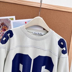 🆕Acne Studios 96系列美式复古球衣长袖T恤✨自带复古滤镜的氛围感神款,轻松解锁随性松弛的美 🆕Acne Studios 96系列美式复古球衣长袖T恤✨自带复古滤镜的氛围感神款,轻松解锁随性松弛的美