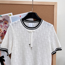 🆕Dior26春夏新品老花提花蝴蝶结针织短袖✨本季优雅氛围感担当,把品牌经典美学与少女精致感完美融合,轻 🆕Dior26春夏新品老花提花蝴蝶结针织短袖✨本季优雅氛围感担当,把品牌经典美学与少女精致感完美融合,轻